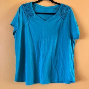 Teal t-shirt with cute detail!